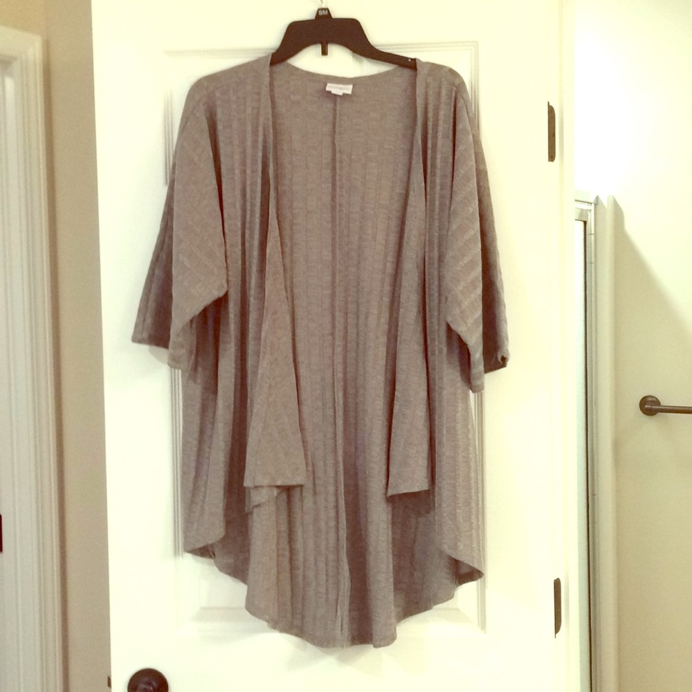 LuLaRoe small gray Lindsay